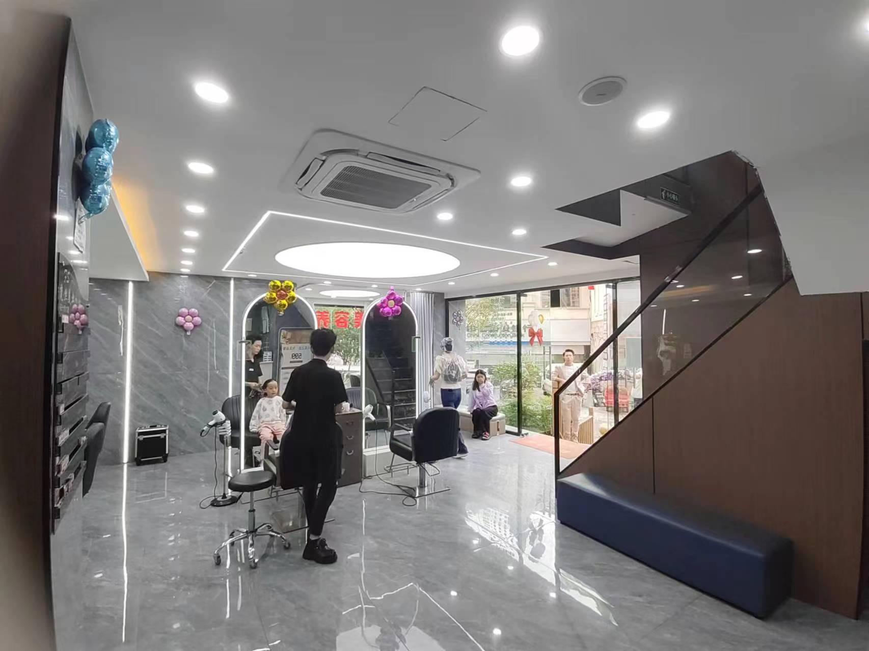 山水黔城中心区域210美发美容综合店带会员整体转让